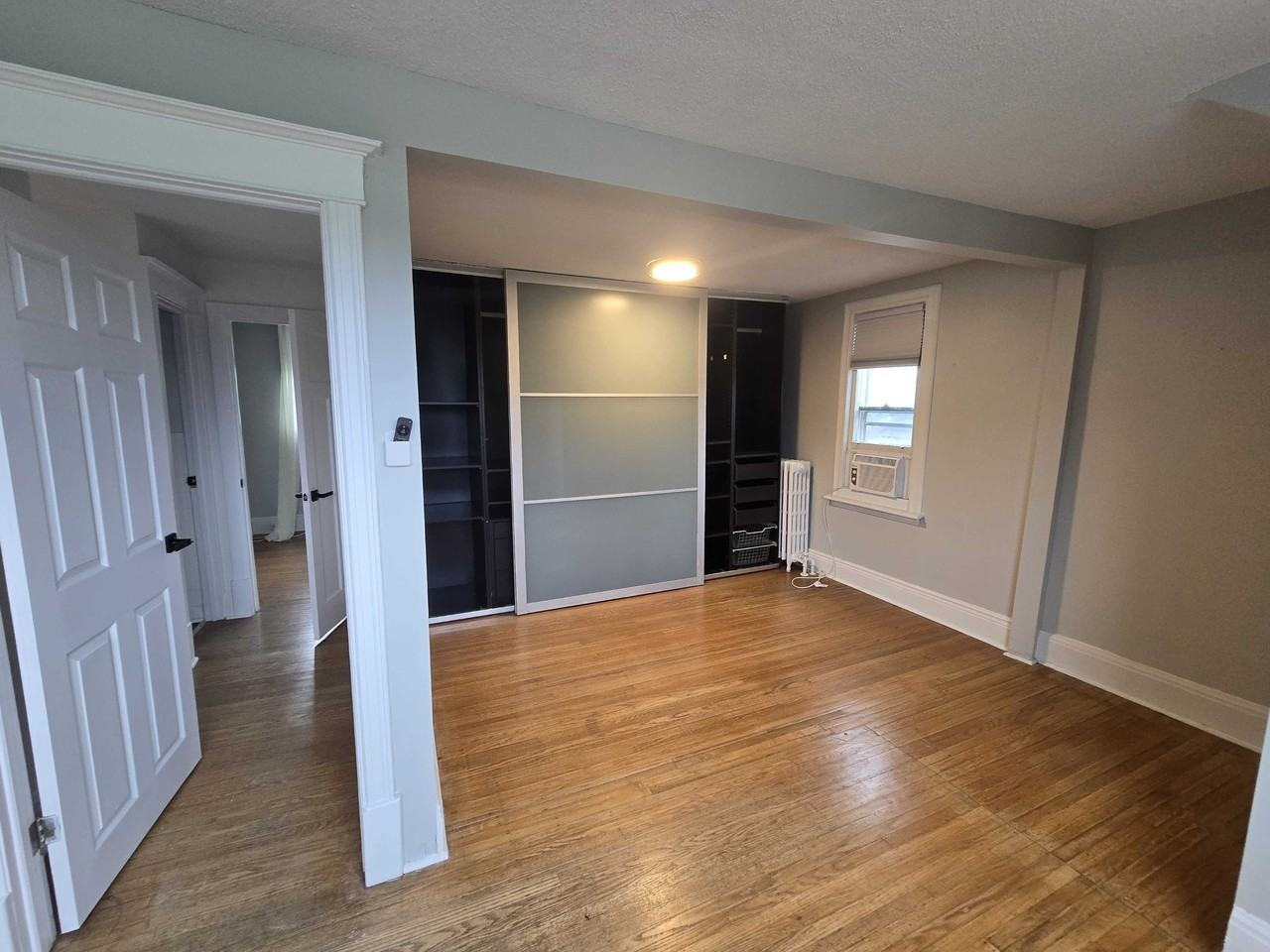1047 Main Street East, Hamilton, Ontario, Canada, L8M 1N5 - Photo 7 of 27