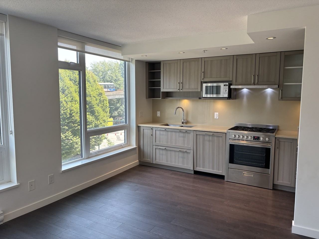 5470 Ormidale St - Photo 4 of 17