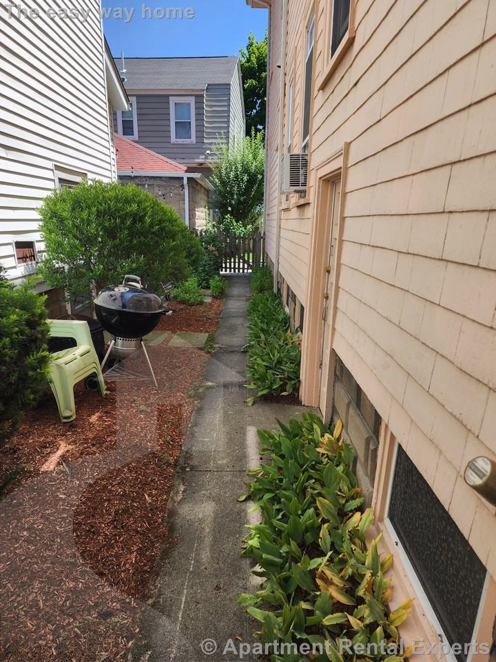 47 Springfield St #2 - Photo 4 of 27