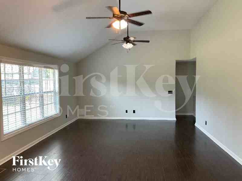 543 Magnolia Dr - Photo 2 of 12
