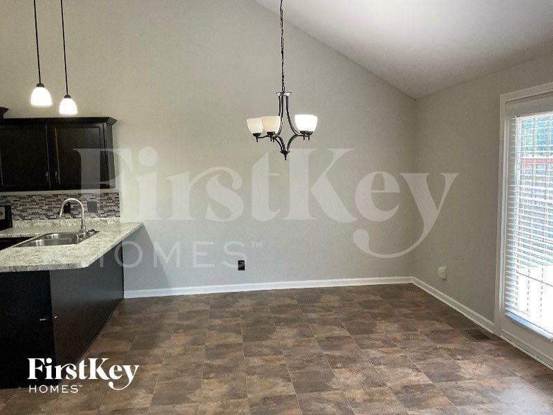 543 Magnolia Dr - Photo 4 of 12
