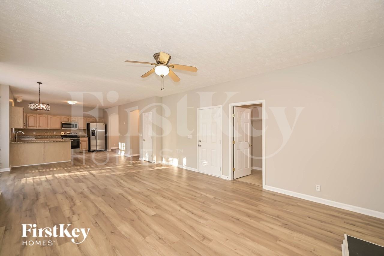 5672 Deer Valley Trl - Photo 4 of 19