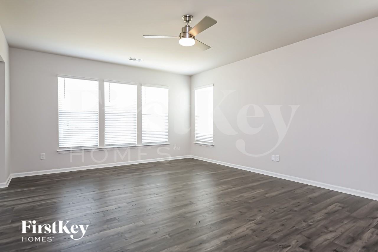 12 Ramblehurst Rd - Photo 3 of 19
