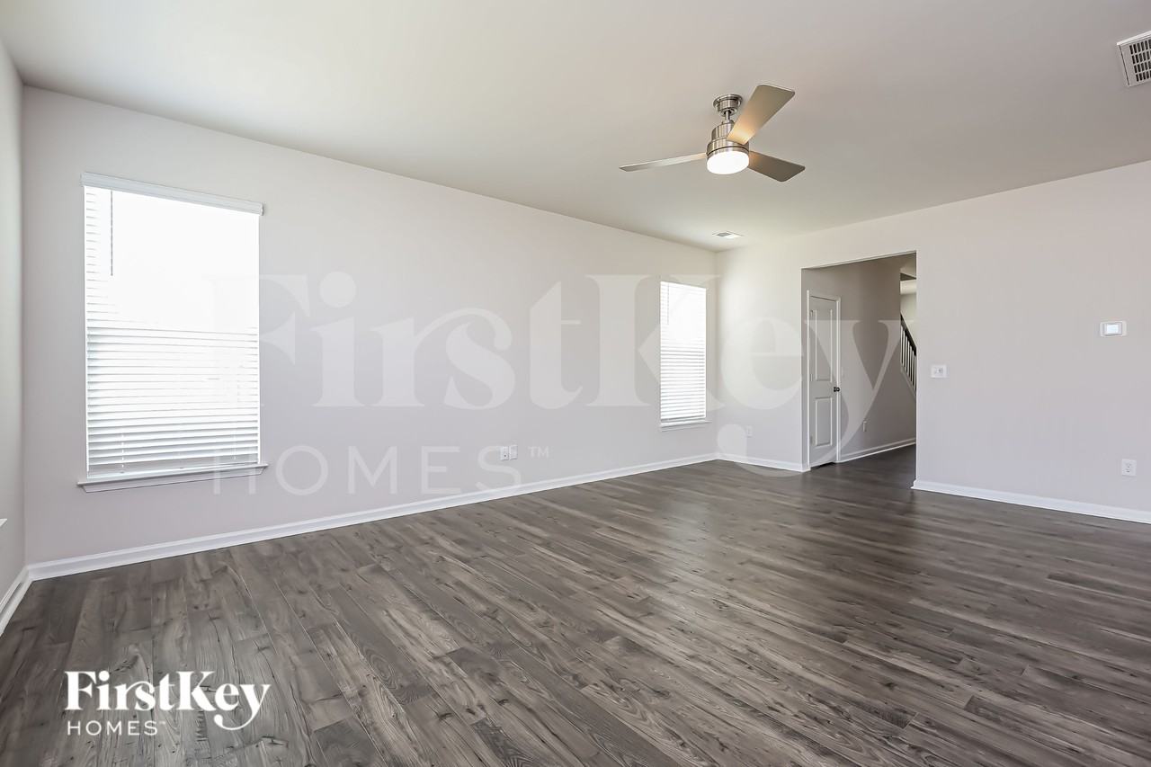 12 Ramblehurst Rd - Photo 4 of 19