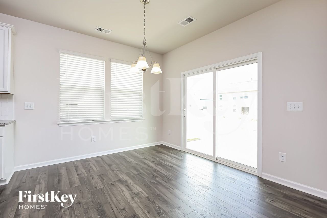 12 Ramblehurst Rd - Photo 5 of 19