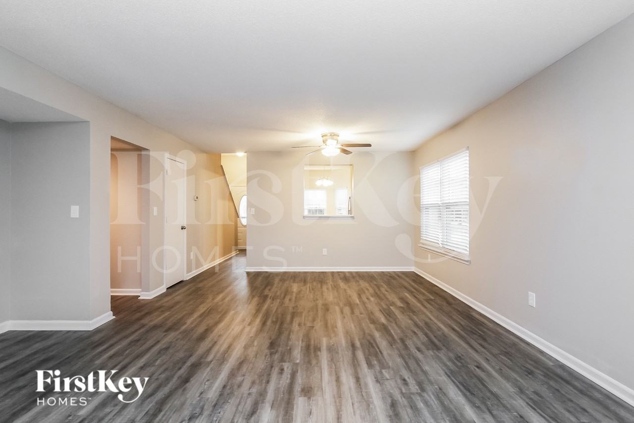 37 Lasalle Ln - Photo 3 of 15