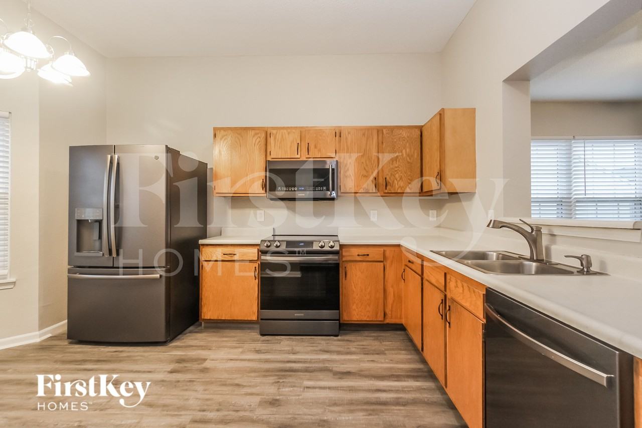37 Lasalle Ln - Photo 4 of 15