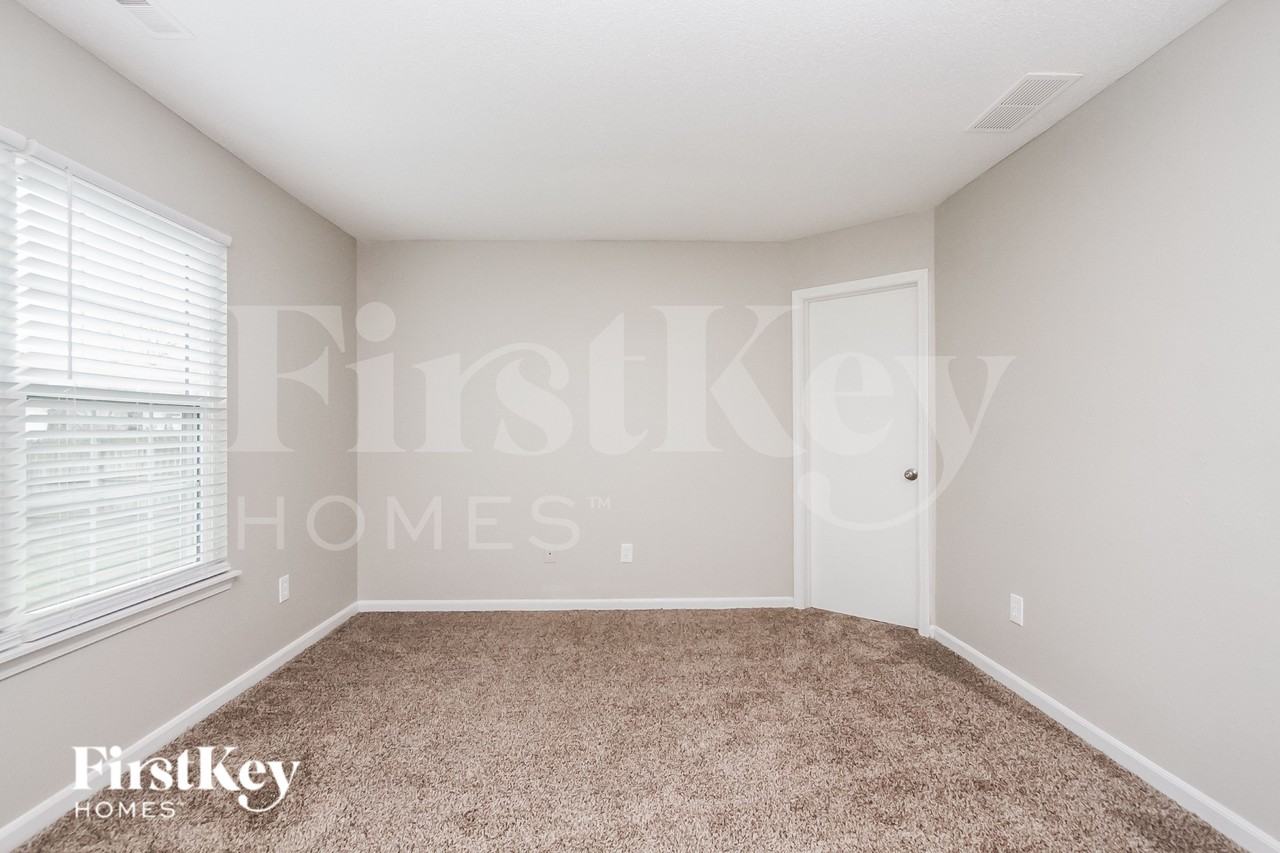 37 Lasalle Ln - Photo 6 of 15