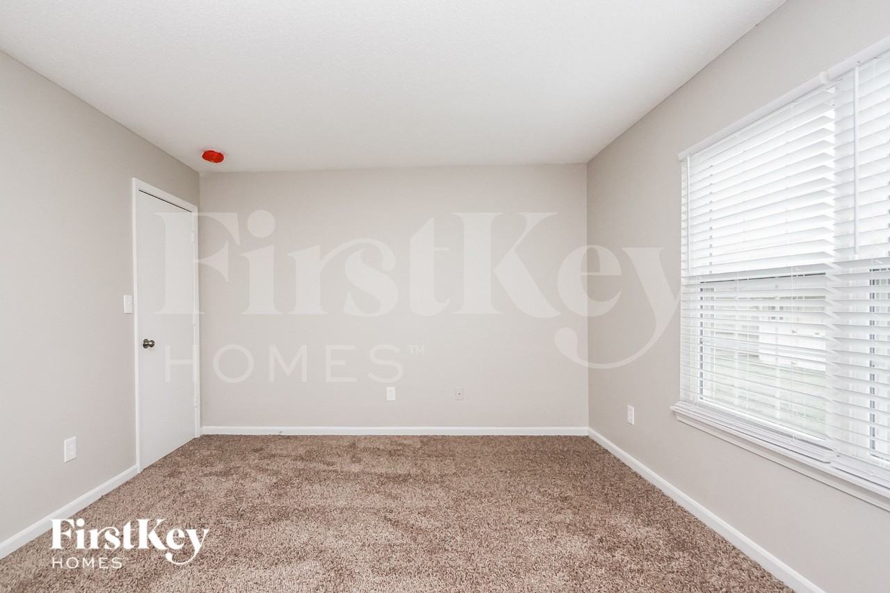37 Lasalle Ln - Photo 7 of 15