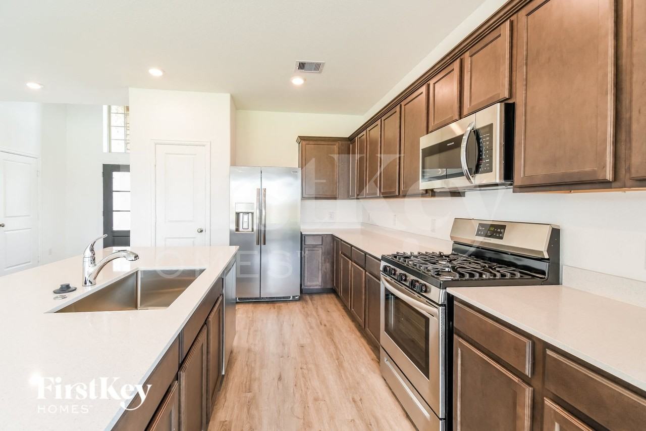707 Willow Harbor Ln - Photo 5 of 16