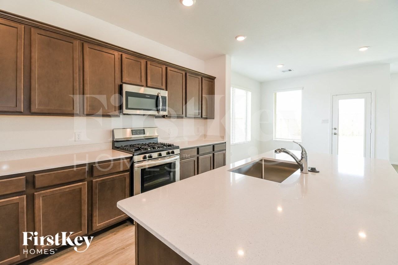 707 Willow Harbor Ln - Photo 6 of 16