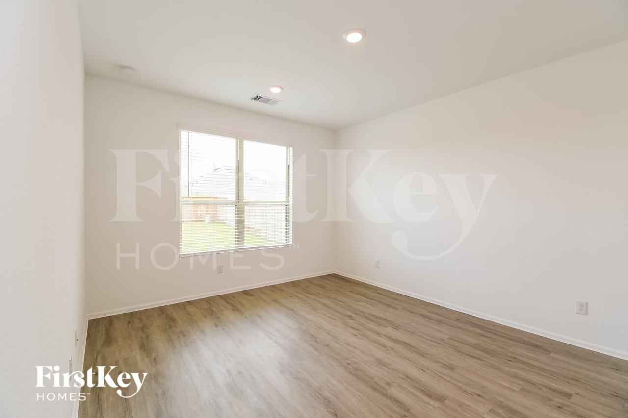 707 Willow Harbor Ln - Photo 7 of 16