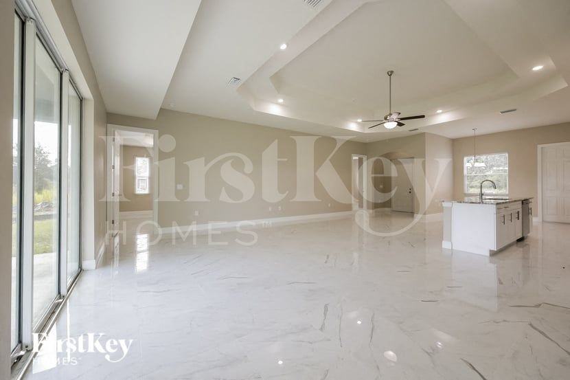 2811 45th St Sw - Photo 4 of 15