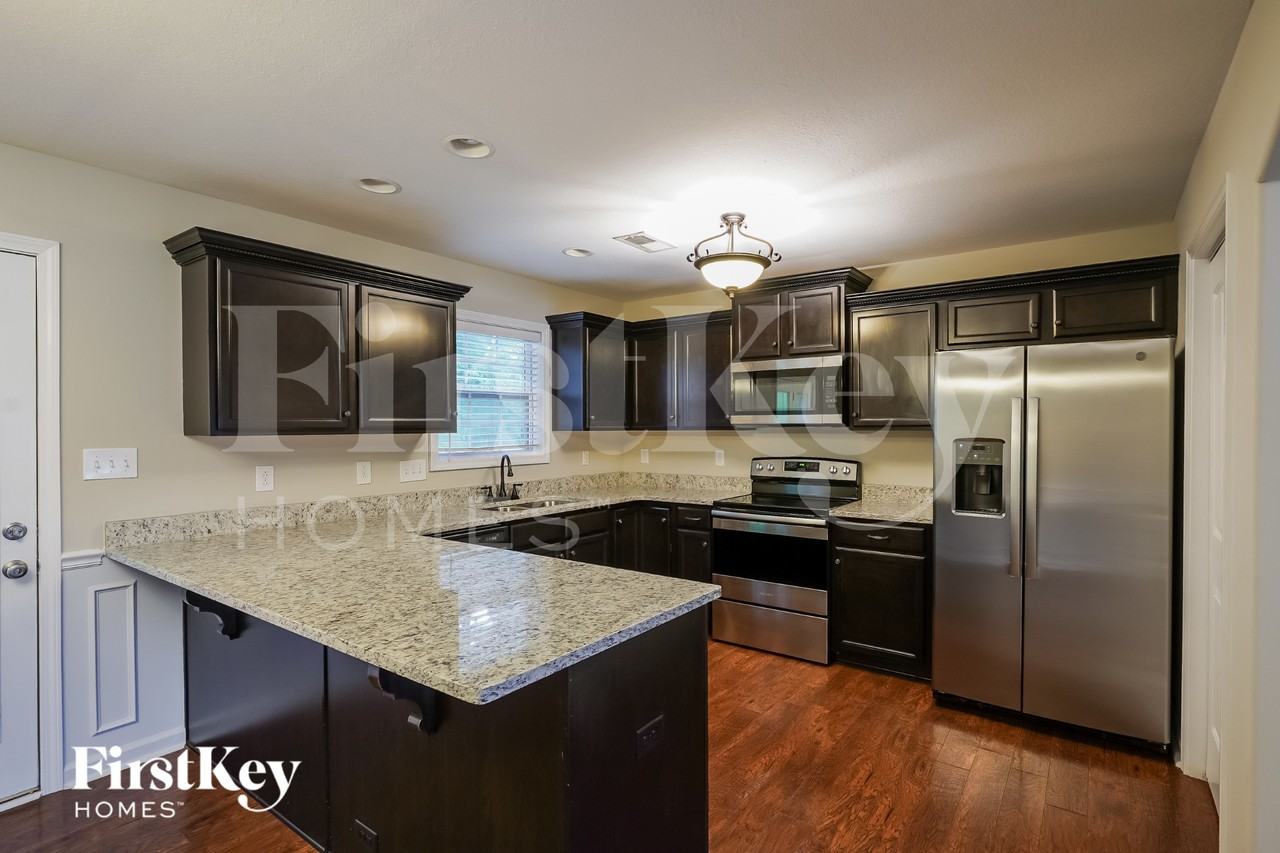 1305 Marcy Ct - Photo 3 of 15