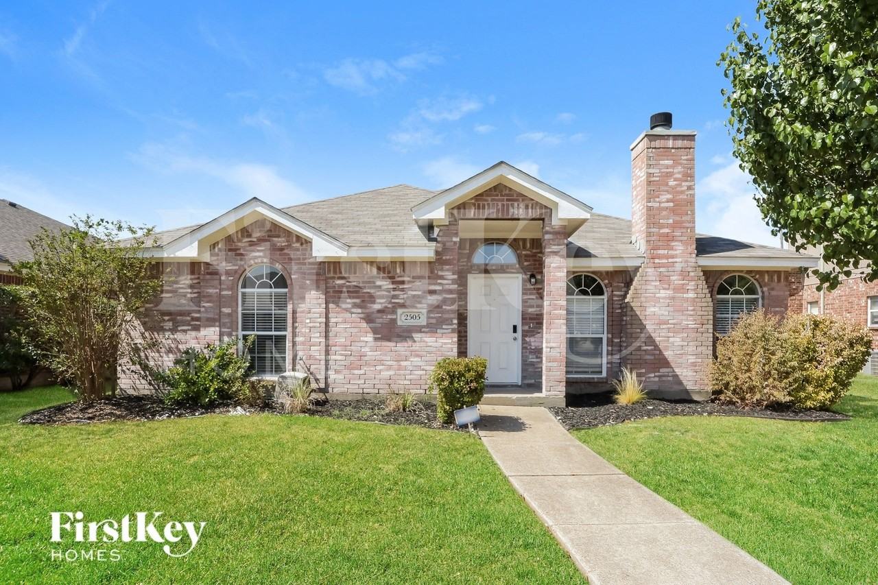 2505 Hidden Springs Dr