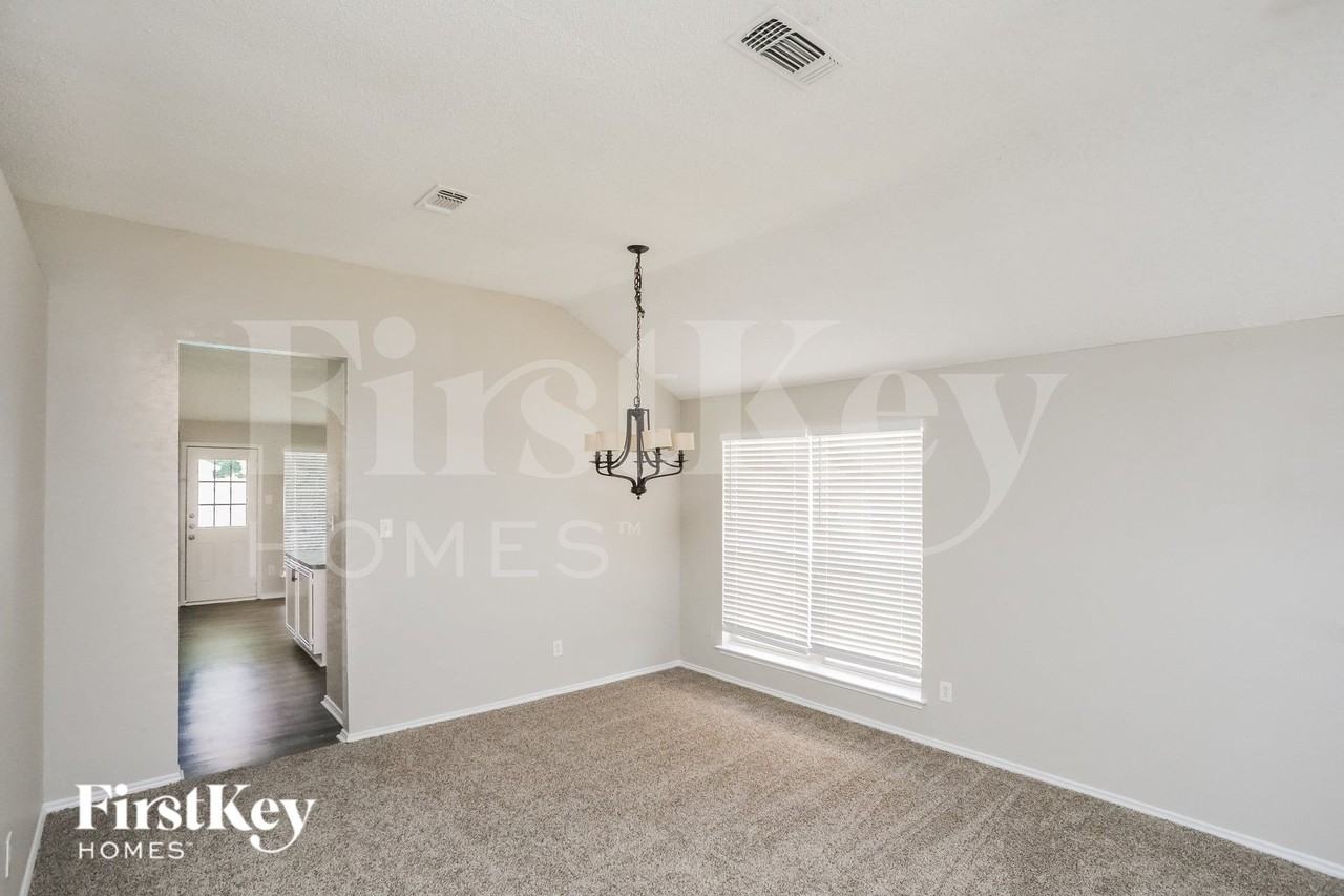 2505 Hidden Springs Dr - Photo 3 of 15