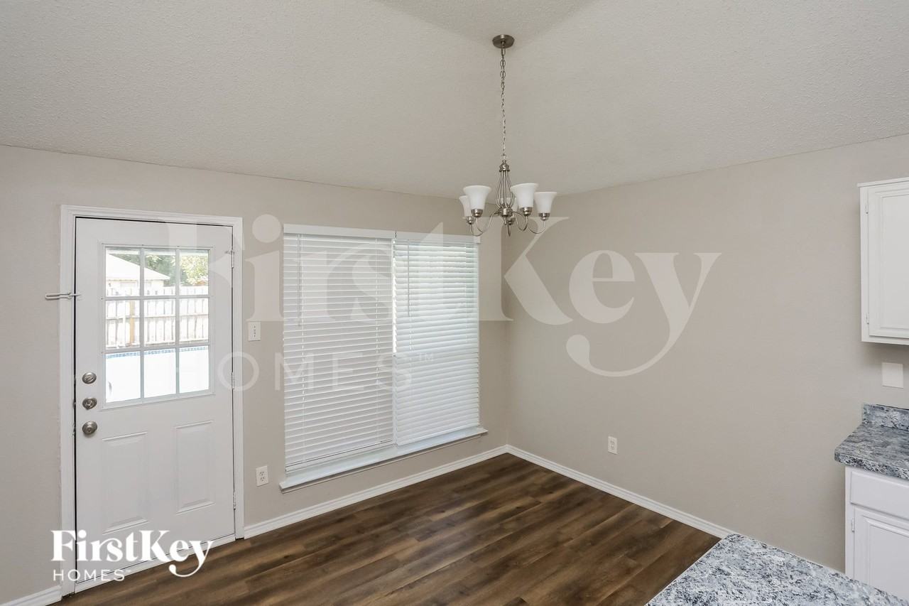 2505 Hidden Springs Dr - Photo 4 of 15