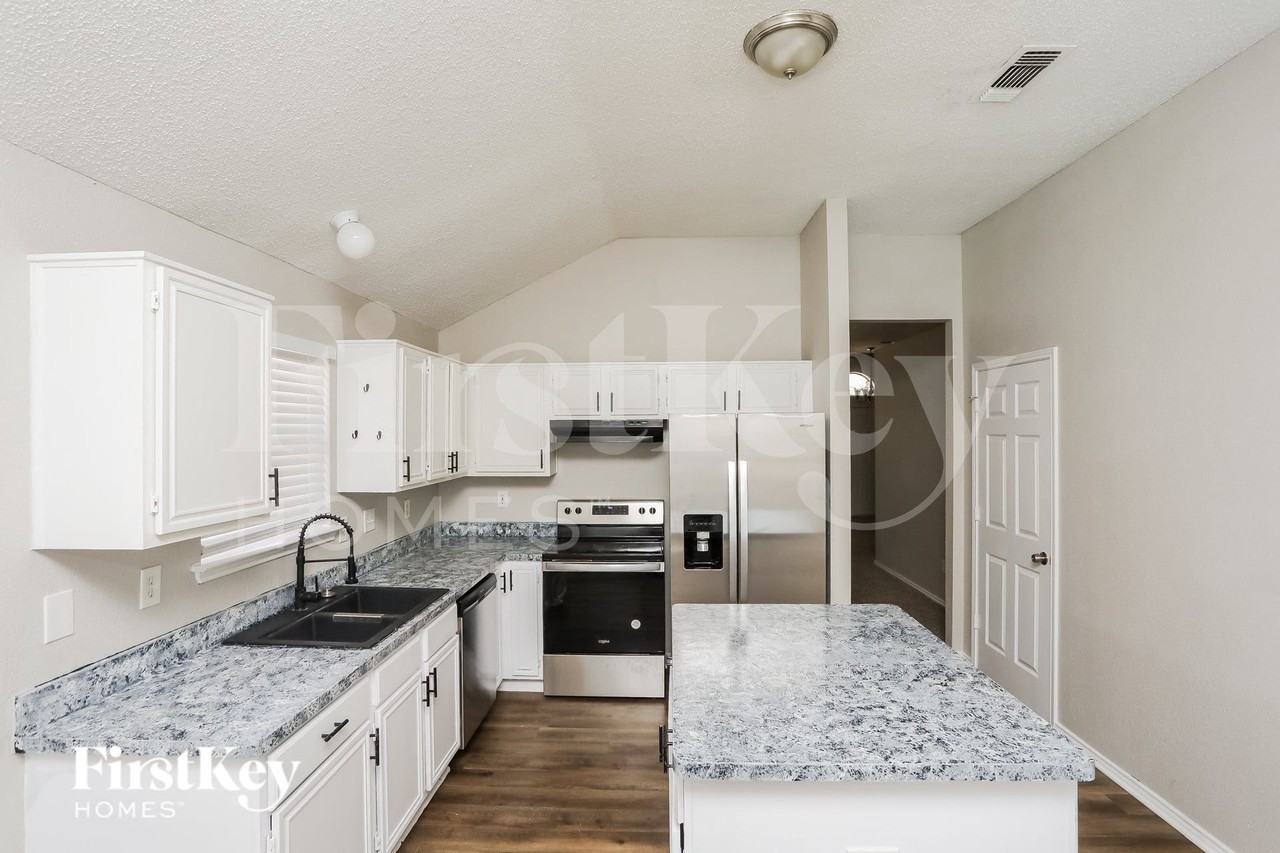 2505 Hidden Springs Dr - Photo 6 of 15