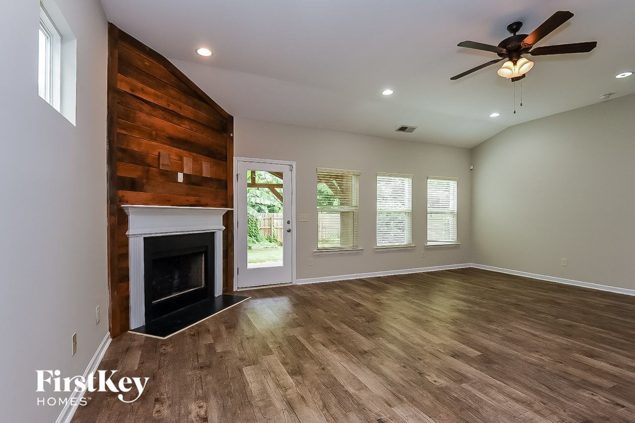 180 Renford Rd - Photo 2 of 15