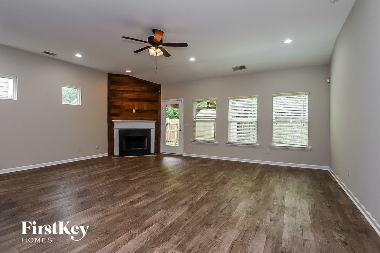 180 Renford Rd - Photo 3 of 15