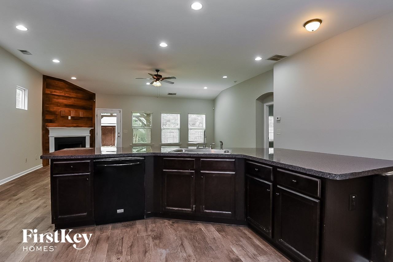 180 Renford Rd - Photo 5 of 15