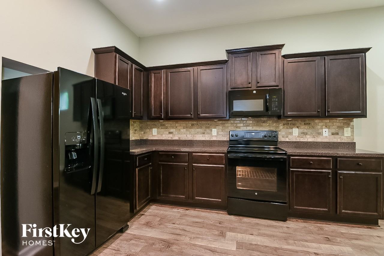 180 Renford Rd - Photo 6 of 15
