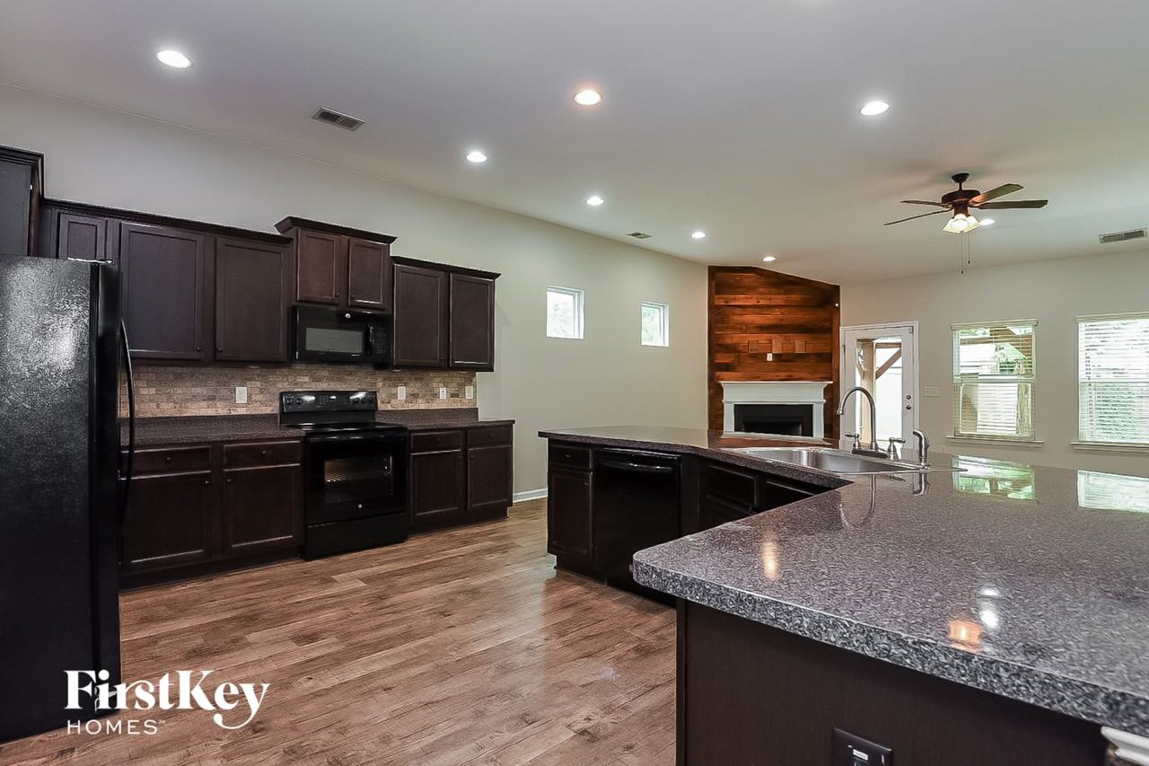 180 Renford Rd - Photo 7 of 15