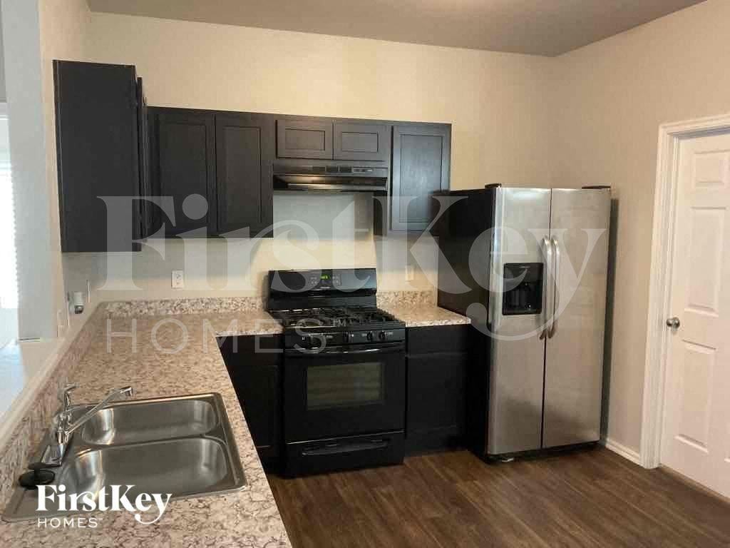 233 Ne 21st Ct - Photo 6 of 13