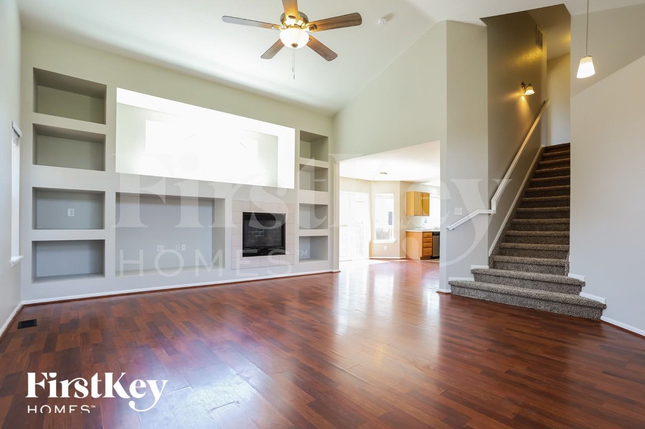 15440 March Pl - Photo 3 of 15