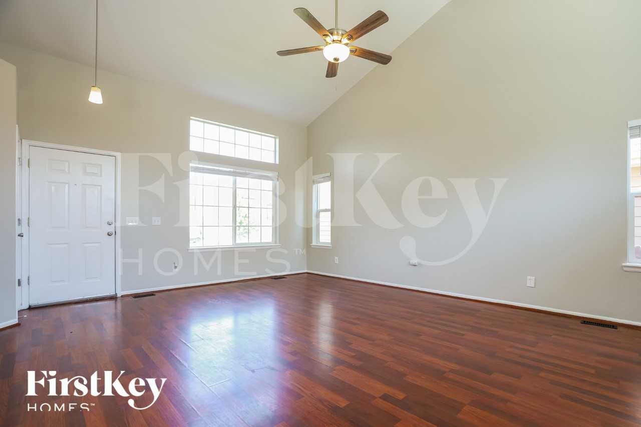 15440 March Pl - Photo 4 of 15