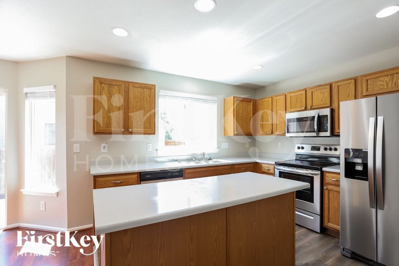 15440 March Pl - Photo 6 of 15