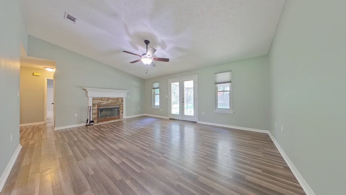 1410 N Lloyd St - Photo 3 of 14