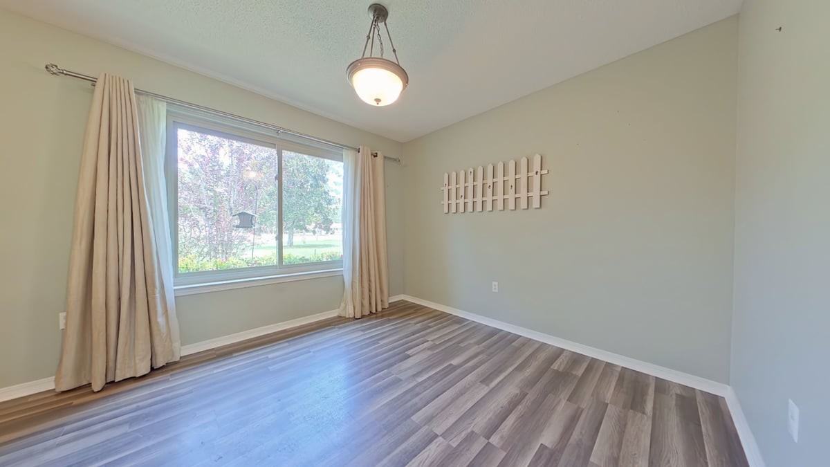 1410 N Lloyd St - Photo 5 of 14