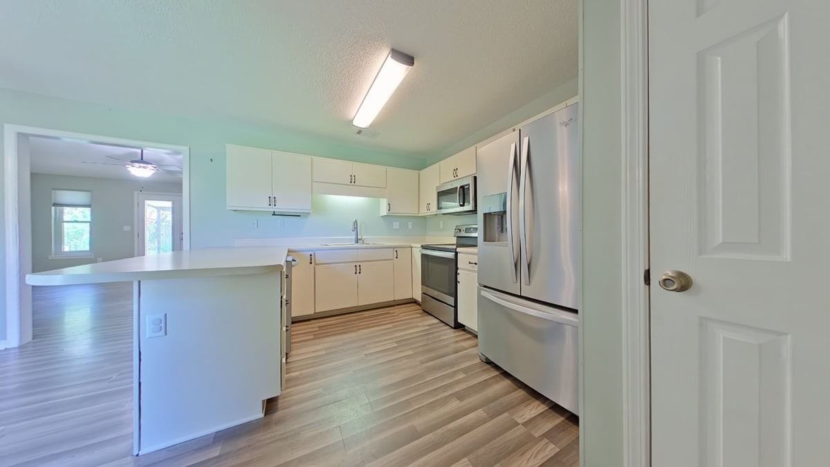 1410 N Lloyd St - Photo 7 of 14