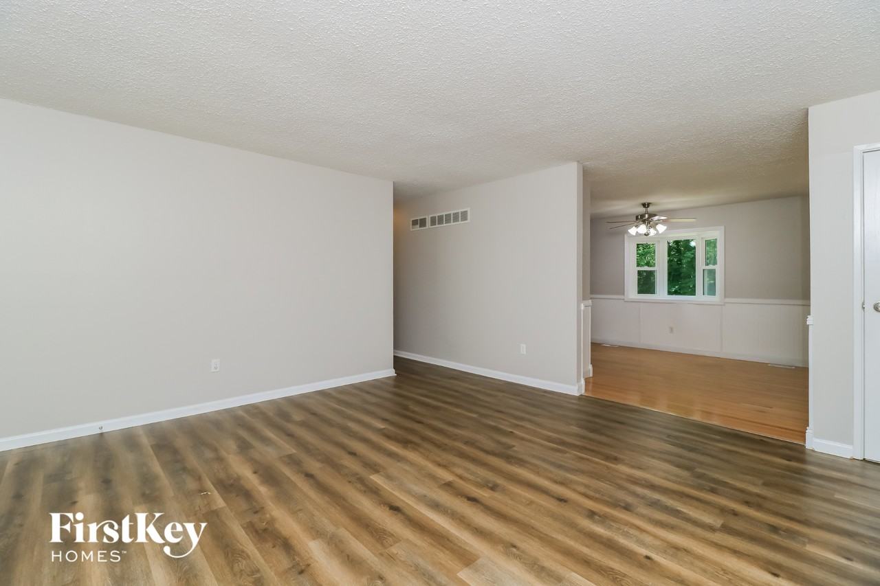 2705 Peachwood Trl - Photo 3 of 15
