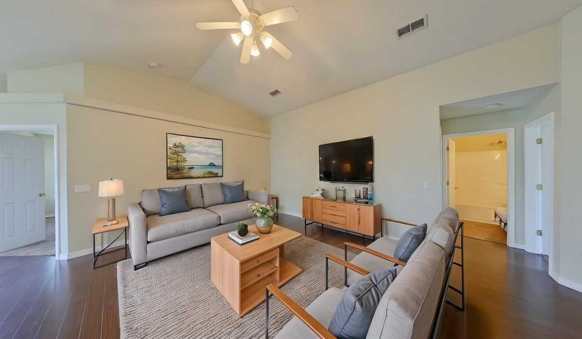 286 Limestone Cir - Photo 3 of 13