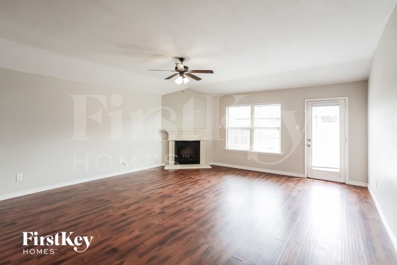 1417 Villa Paloma Blvd - Photo 2 of 17