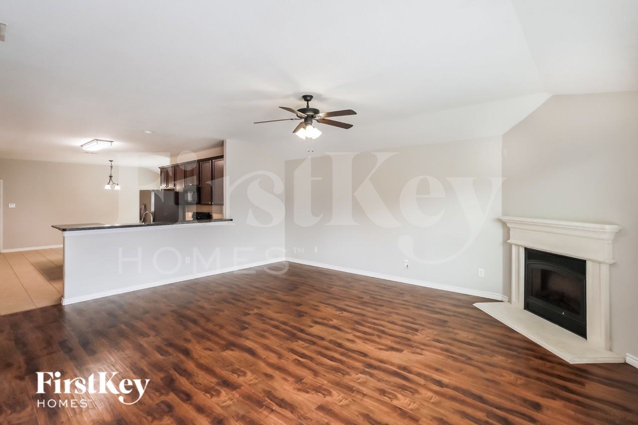 1417 Villa Paloma Blvd - Photo 3 of 17
