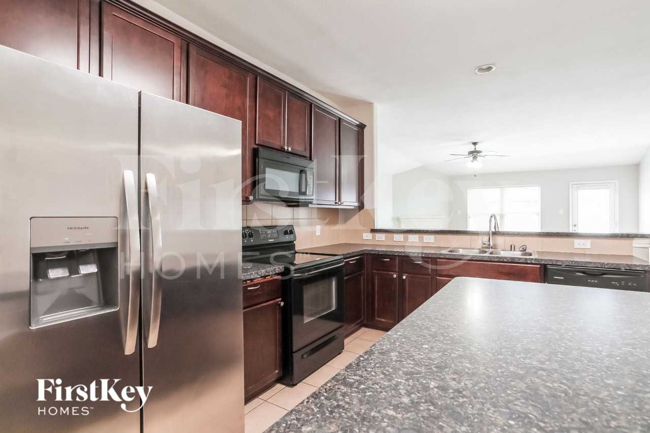 1417 Villa Paloma Blvd - Photo 5 of 17
