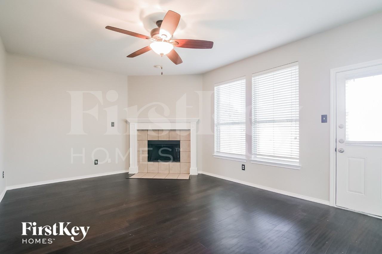 6605 Sandgate Dr - Photo 4 of 15