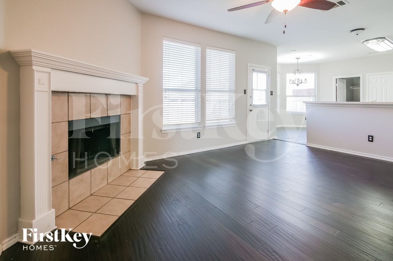 6605 Sandgate Dr - Photo 5 of 15