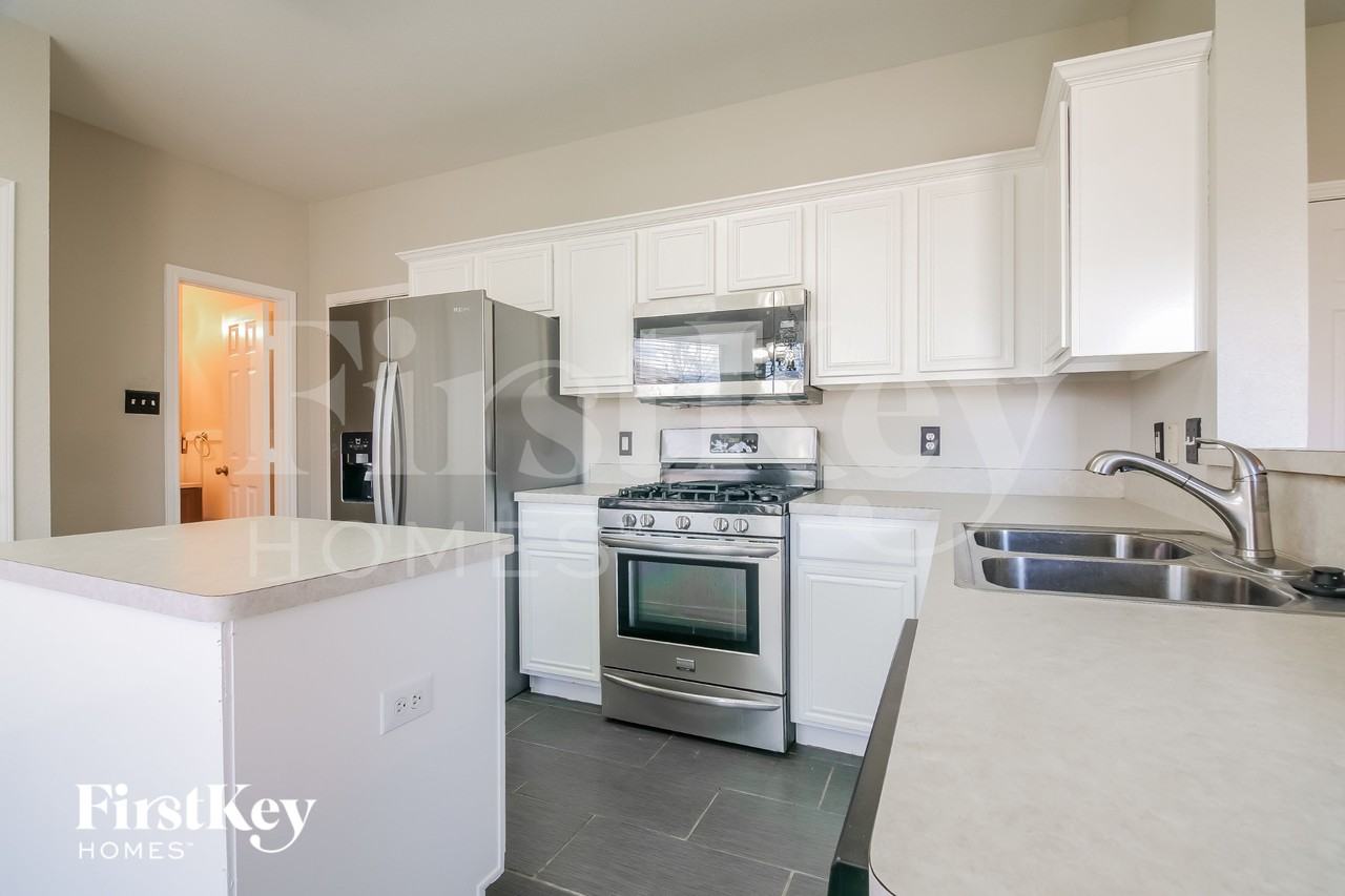 6605 Sandgate Dr - Photo 6 of 15