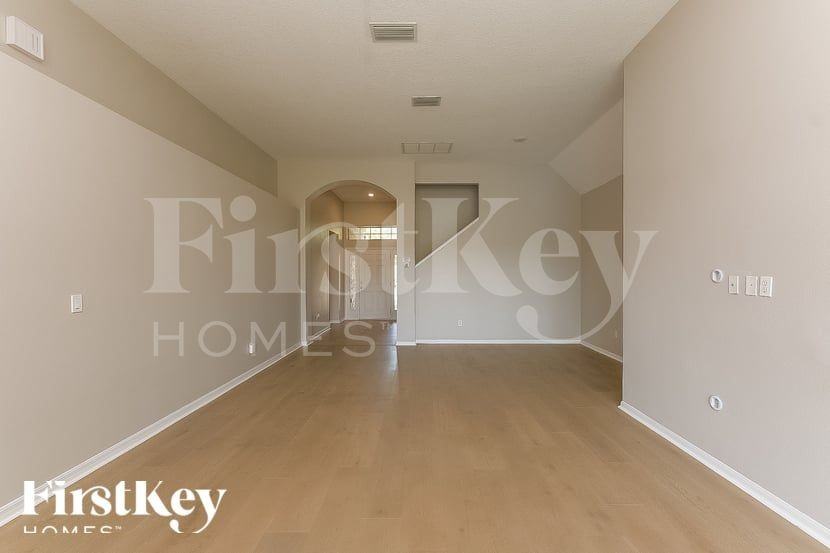 5710 Butterfield St - Photo 2 of 15