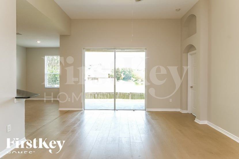 5710 Butterfield St - Photo 3 of 15