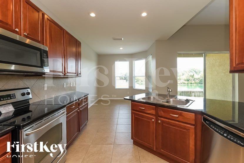 5710 Butterfield St - Photo 5 of 15