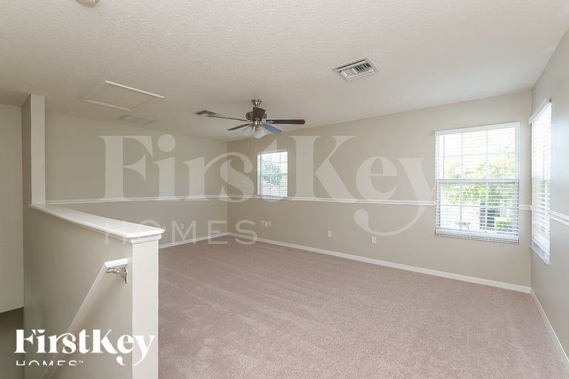 5710 Butterfield St - Photo 6 of 15