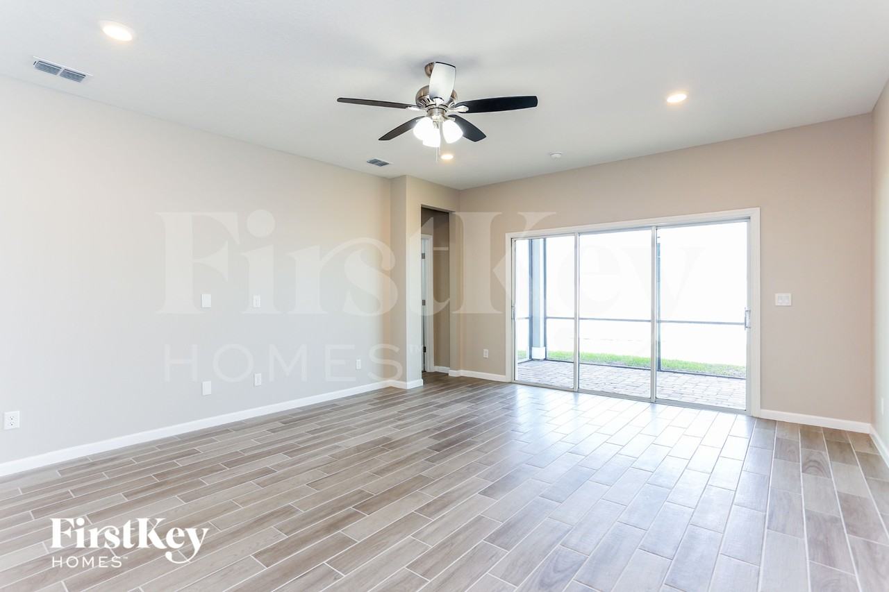 1633 Mathews Manor Dr - Photo 3 of 15