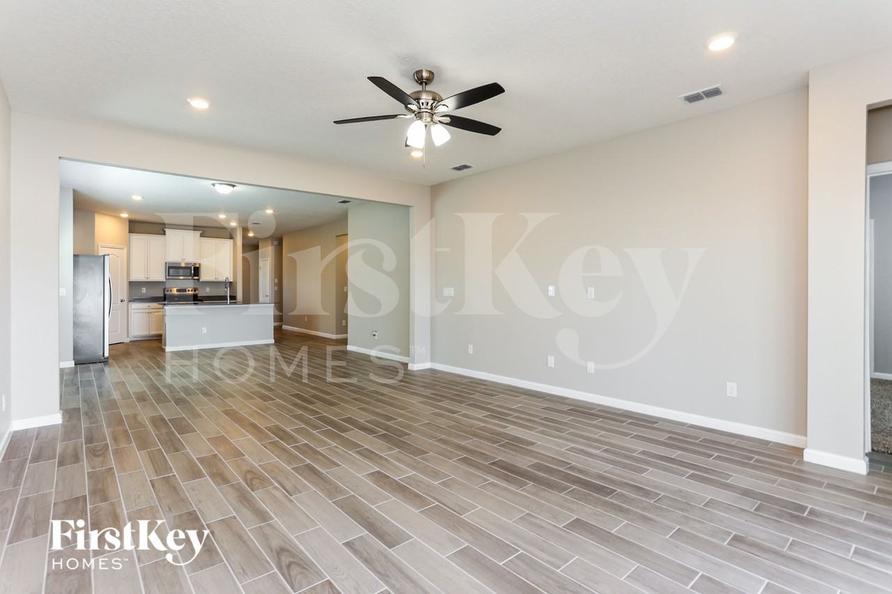 1633 Mathews Manor Dr - Photo 4 of 15
