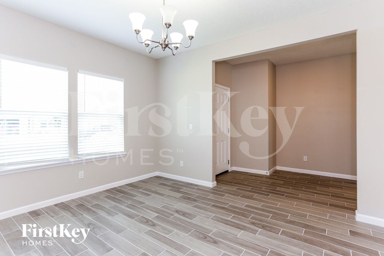 1633 Mathews Manor Dr - Photo 5 of 15