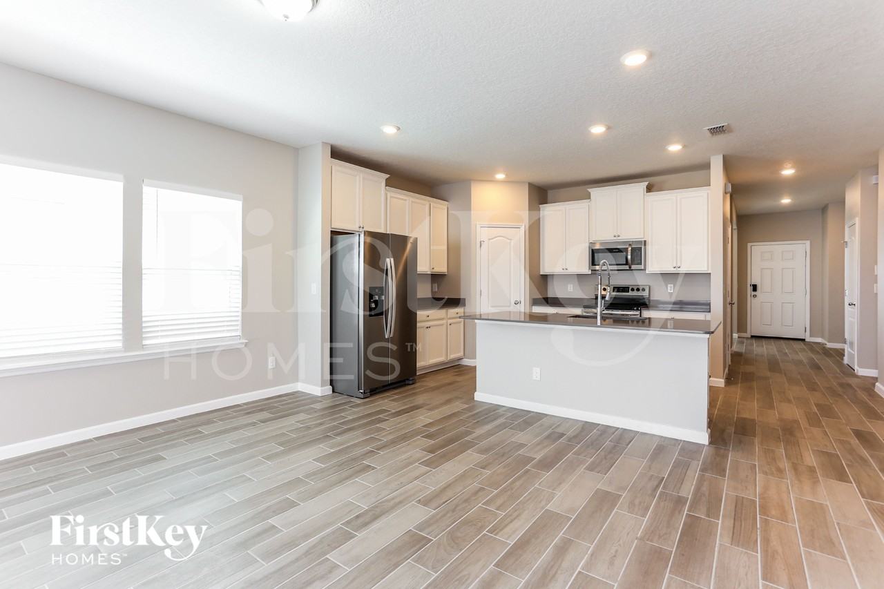 1633 Mathews Manor Dr - Photo 6 of 15